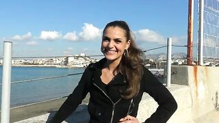 2020-11-22-claudia-wants-to-be-the-center-of-attention_360