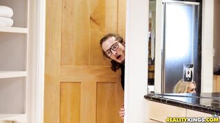 2018-01-08-2025152-meet-my-stepmom_720