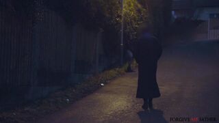 2023-03-23-8607941-railed-in-catwoman-mask-in-a-van_720