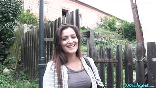 2016-11-04-4071611-bubble-butt-babe-fucked-in-a-car_720