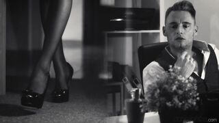 2020-09-15-4418501-jilted-wife-seeks-private-dick_720