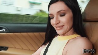 2020-08-30-4417148-pussy-stranded-in-the-wind_720