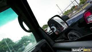 2021-06-23-8939501-wild-girl-twerks-for-a-ride_720