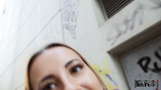 2019-12-22-4408636-twerking-with-gala_720