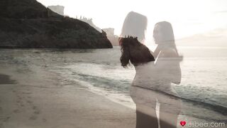 2019-10-06-4395208-sea-sand-and-outdoor-sex-at-sunrise_720