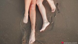 2019-10-06-4395208-sea-sand-and-outdoor-sex-at-sunrise_720