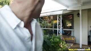 2018-04-18-2235570-hot-slut-next-door_720