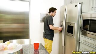 2017-06-26-21372-poolside-milf_720