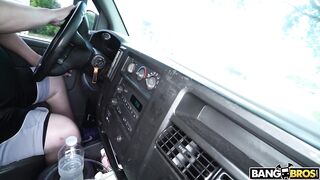 2021-03-17-8940741-internet-hoe-takes-it-in-the-ass_720