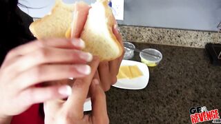 2017-05-15-2960551-lil-home-cooking_720