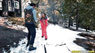 2018-05-07-2572115-snow-cabin-fever_720