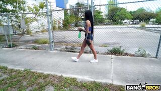 2021-04-21-8923591-colombian-baddie-fucks-for-cash_720