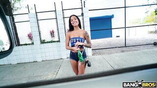 2021-04-21-8923591-colombian-baddie-fucks-for-cash_720