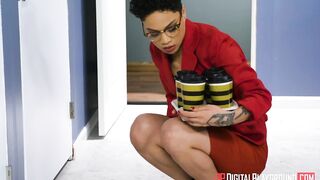 2017-06-03-4142171-broke-college-girls-episode-2_720