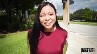 2020-03-04-4411730-invited-over-to-adrianas_720