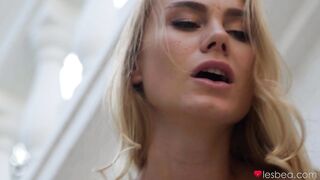 2019-12-08-4408582-glamorous-women-secret-outdoor-sex_720