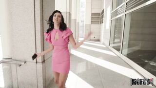 2019-07-09-4360514-impressing-a-tourist_720