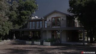 2017-07-19-4129991-couples-vacation-scene-1_720