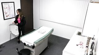 2021-12-17-18302-alexia_anders_720