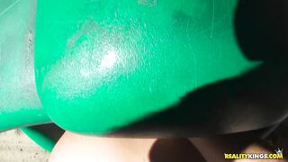 2017-04-09-11140-blow-me-blair_720