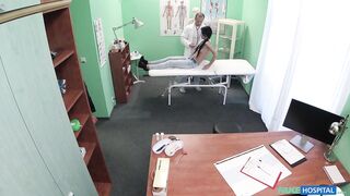 2016-03-11-4085991-petite-brunette-gets-full-treatment_720