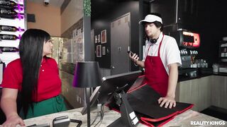 2026-01-07-11446849-big-brat-pizza-shop_720