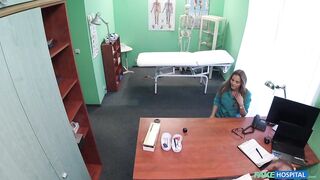 2016-04-29-4086011-big-tits-babe-has-a-back-problem_720