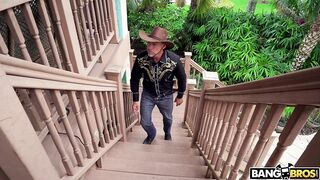 2021-09-14-8859071-riding-the-cowboy_720