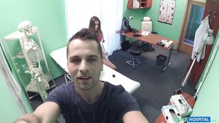 2016-04-08-4086851-technician-paid-with-blowjob_720