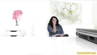 2016-05-07-4091551-horny-student-in-casting-interview_720