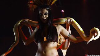 2017-03-18-4129401-rina-ellis-saves-the-world-a-xxx-90-s-parody-episode-4_720