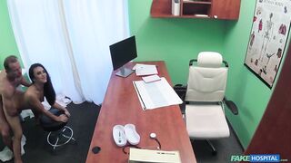 2016-01-26-4086481-doctor-seduces-sexy-holiday-maker_720