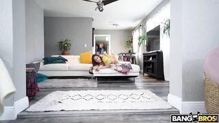 2020-09-27-8867711-kira-perezs-beefy-pussy_720