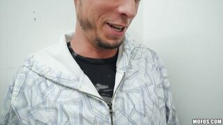 2019-05-23-4357228-off-the-rack_720