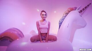 2019-03-20-4351318-inflatable-room_720