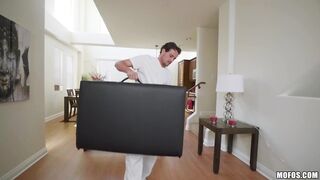 2019-03-29-4351789-chloes-little-secret_720