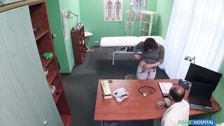 2016-04-26-4084241-patient-has-a-pussy-check-up_720