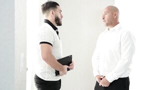 2021-10-07-26356-blondie_bombshell_720