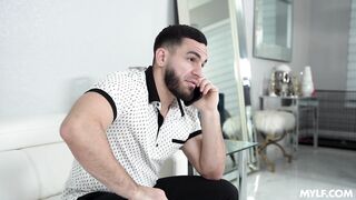 2021-10-07-26356-blondie_bombshell_720