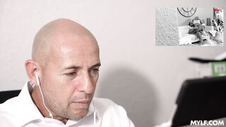 2021-10-07-26356-blondie_bombshell_720