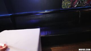 2019-04-20-4353323-club-stall-bare-it-all_720