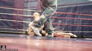 2011-06-24-93079-nudefightclub-backstage-with-dorina-gold-melissa-ria-540