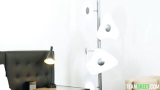 2021-10-22-17928-octavia_red_720