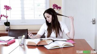 2021-10-18-17828-sarah_banks_720