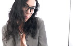 2021-10-18-25914-tia_cyrus_720