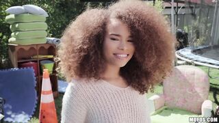 2019-02-21-4349661-getting-lucky-at-the-yard-sale_720