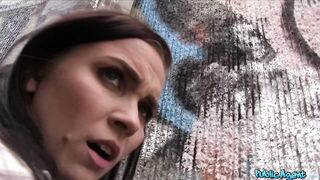 2015-11-30-4070981-hot-babe-fucks-stranger-in-alleyway_720