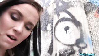 2015-11-30-4070981-hot-babe-fucks-stranger-in-alleyway_720