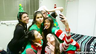 2016-12-30-2953041-holiday-cheer_720