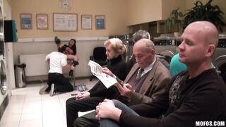 2018-11-26-4127601-fucking-for-a-bunch-of-strangers_720
